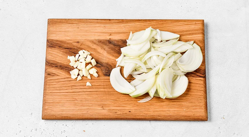 Овощное рагу в кастрюле