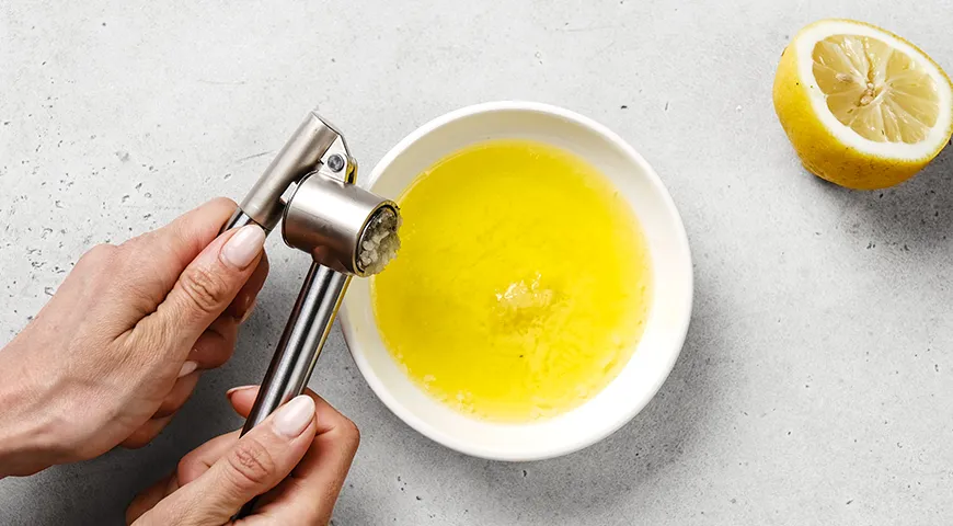 Запеченное куриное филе в панировке из сухарей и сыра