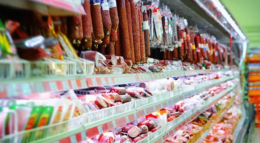 В отделе гастрономии продаются мясные, рыбные и молочные продукты, кондитерские изделия, консервация, соусы