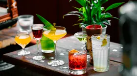 Что пить до и после застолья: аперитивы и дижестивы