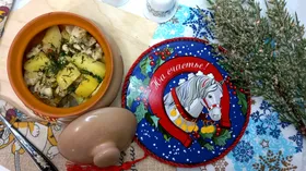 Курица с овощами в горшочке