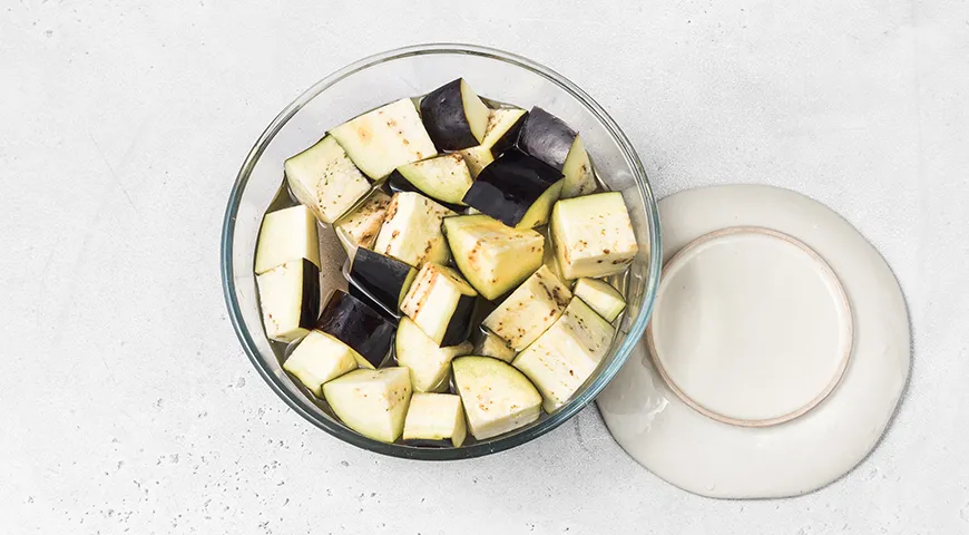 Овощное рагу в кастрюле