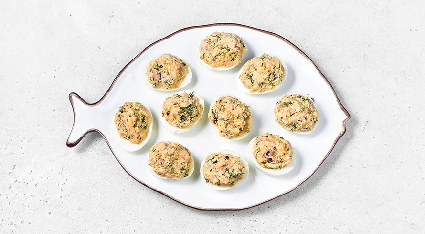 Яйца, фаршированные тунцом