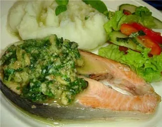 Рыба под зеленым соусом