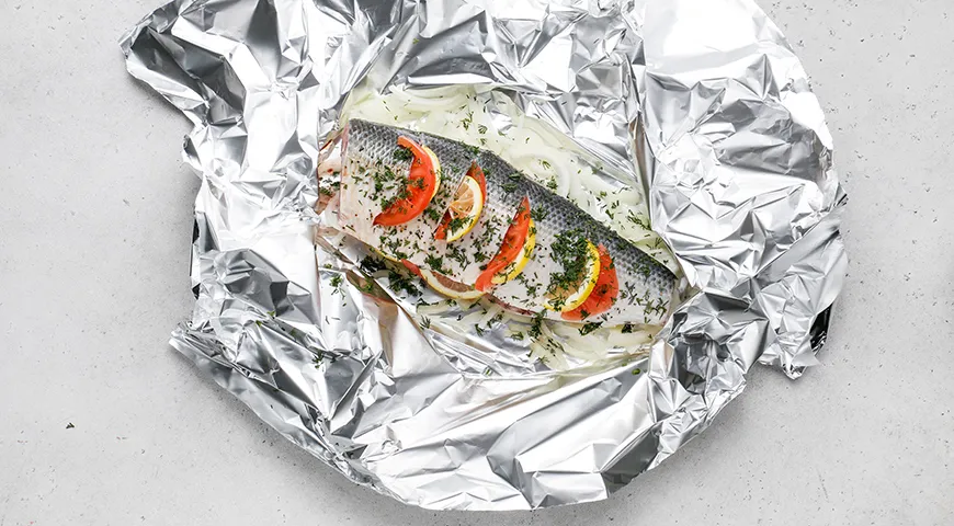 Молочная рыба, запеченная в фольге