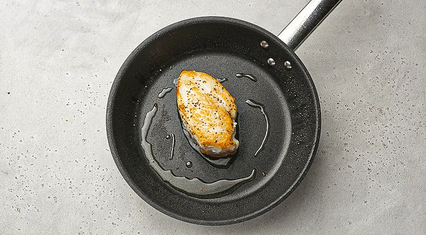 Капустный салат с курицей