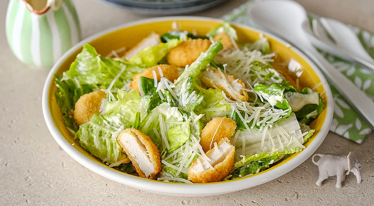 Рецепт салата Цезарь с наггетсами