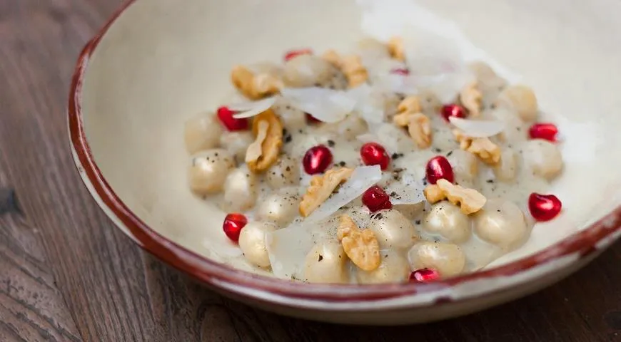 Рецепт ньокки 4 сыра с гранатом и орехами