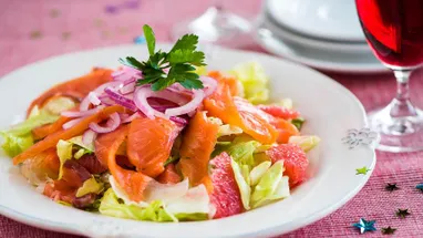 Салат с красной рыбой (30 рецептов с фото) - рецепты с фотографиями на Поварёinternat-mednogorsk.ru