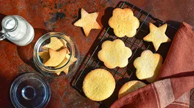 Не выбрасывайте обрезки теста для пирога — из них получается идеальное печенье на скорую руку, говорят эксперты