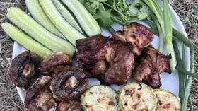 Шампиньоны и кабачки на мангале