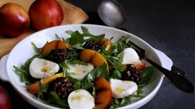 Простые рецепты с мягкими сырами и салатом