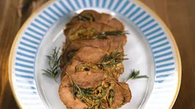 Баранина с грибами и травами