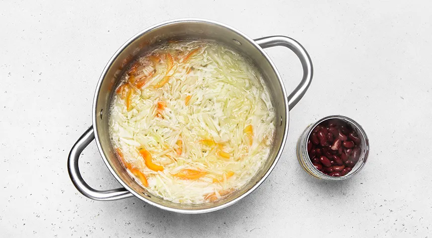 Борщ с килькой