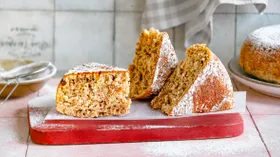 Сладкий пирог на кефире в мультиварке