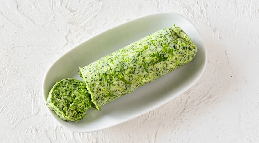 Сливочное масло с укропом и чесноком