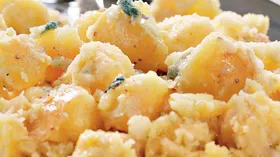 Рецепты с молочной продукцией, картофелем и сырами с плесенью