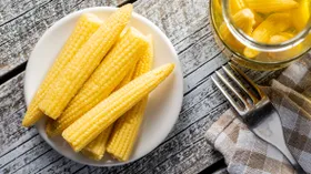 Едим салаты с молодыми початками кукурузы: легкие летние рецепты