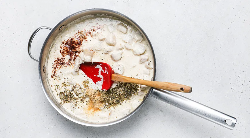 Макароны с курицей в сливочно-сырном соусе