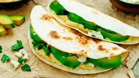 Тортилья на завтрак: 15 идей для вкусных и сытных начинок
