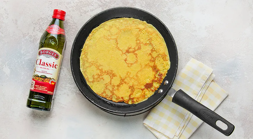 Кукурузные блинчики с куркумой и карамелизованными ананасами