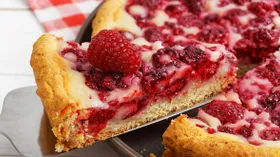 Пироги с малиной: 15 простых и вкусных рецептов