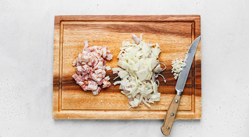 Цветная капуста с яйцом и сыром на сковороде