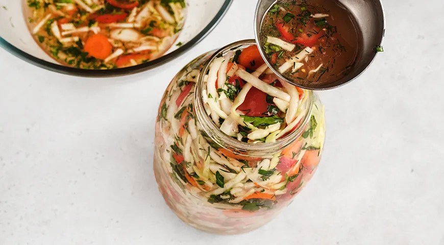 Салат “Кубанский” на зиму с капустой и огурцами