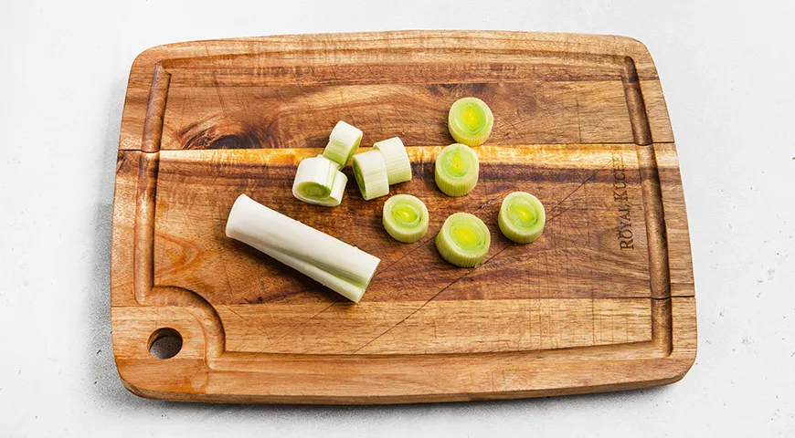 Куриные бедра с картошкой в духовке в рукаве