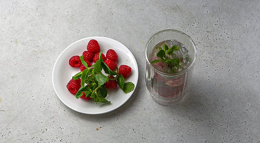 Малиновый мохито с джином