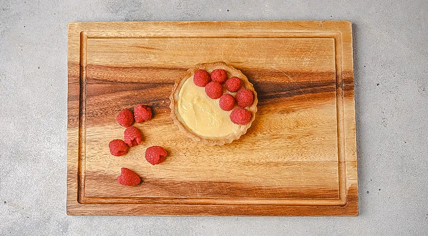 Лимонные тарталетки с малиной