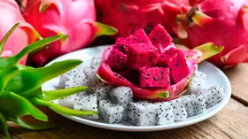 Какая питахайя вкуснее: белая или красная, и как долго ее можно хранить разрезанной