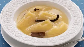 Груши, запеченные в сиропе с корицей