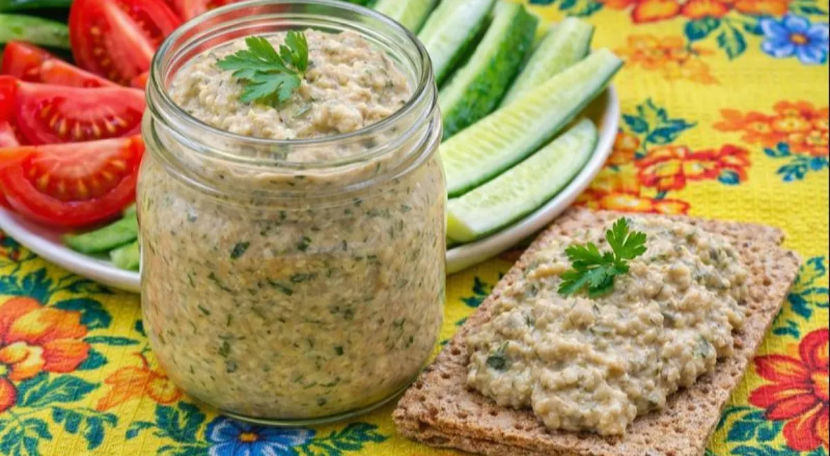 Фасолевая паста с зеленью и оливковым маслом