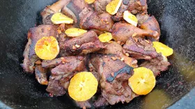 Утка в казане на костре