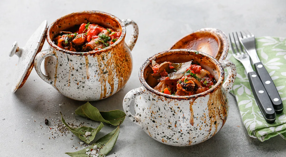 Рецепт свиных ребер в горшочках