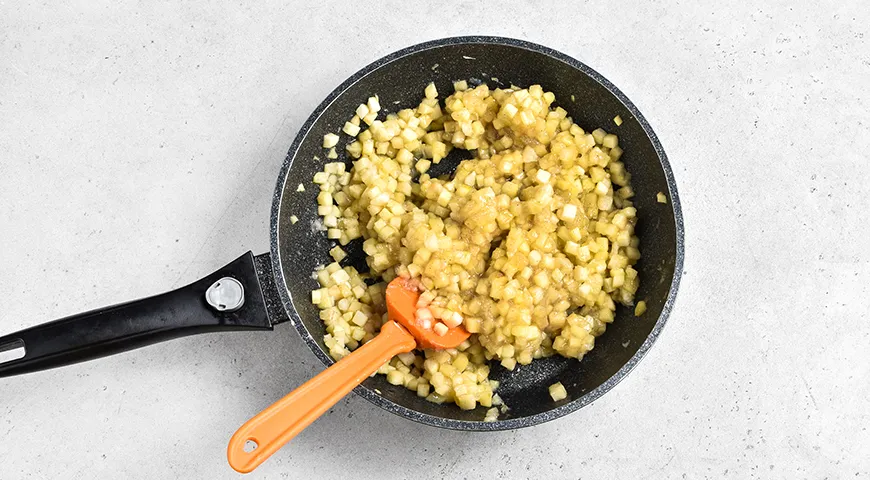 Яблочный пирог по-немецки с орехами