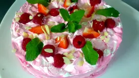 Розовый торт - холодный Чизкейк с ягодами 