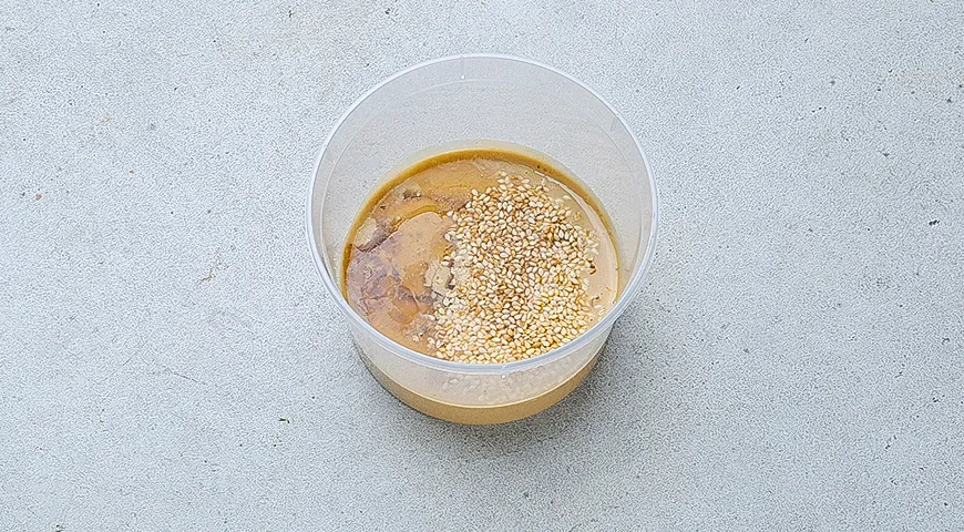 Закусочные дамплинги с соусами