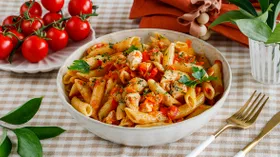 Макароны с курицей и овощами