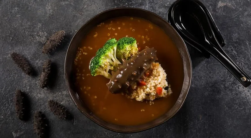 KOI_суп из трепангов с киноа и ягодами годжи