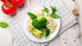 Найдены 7 продуктов, которые помогут женщинам поддержать гормональный баланс после 40 лет