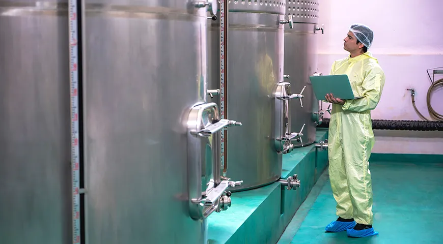 Чтобы создать вина с остаточным сахаром (полусухие, полусладкие или сладкие), технолог искусственно прерывает брожение