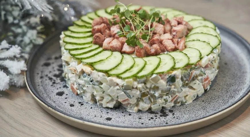 Салат оливье с лососем от ресторана рецепт – Французская кухня: Салаты. «Еда»
