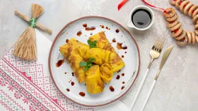 Кукурузные блинчики с куркумой и карамелизованными ананасами