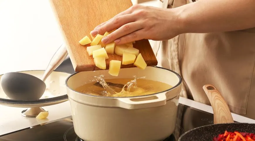 Картофельный суп с телятиной — популярное сербское блюдо. Сытное и несложное в приготовлении первое блюдо для холодной погоды