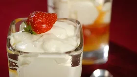 Рецепты с кисломолочными продуктами, фруктами и сливками