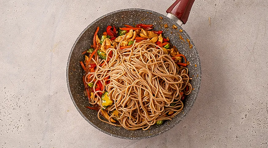 Чоу мейн с курицей