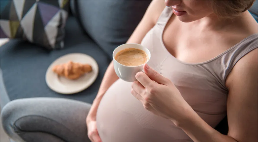 Пить кофе беременным не запрещается, просто сократите дозу до 200 мг кофеина
