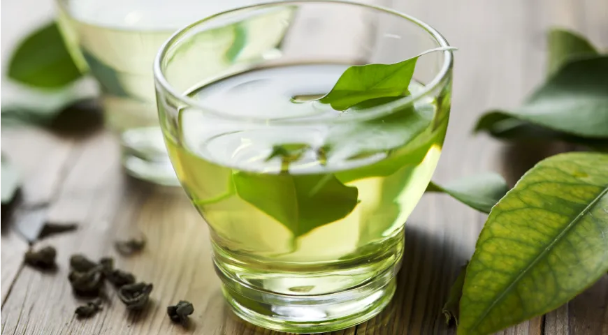 Стоит выбирать качественный листовой зеленый чай. Чай из пакетиков обычно готовится из остатков и не самого лучшего сырья